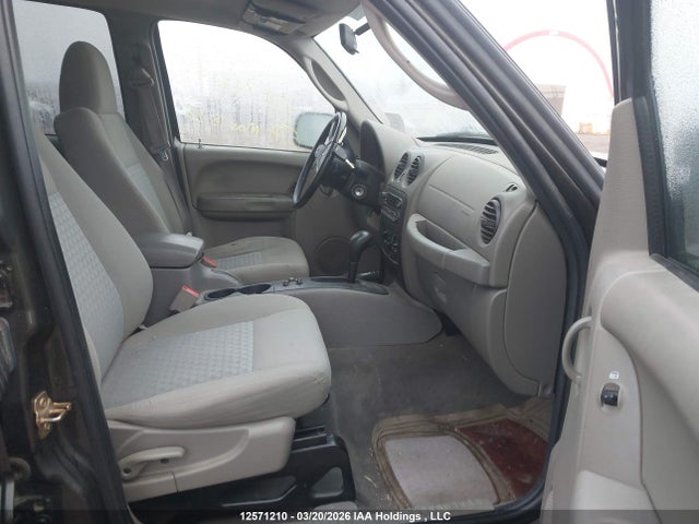 2005 Jeep Liberty Sport მანქანა იყიდება აუქციონზე, vin: 1J4GL48K95W630309, აუქციონის ნომერი: 12571210