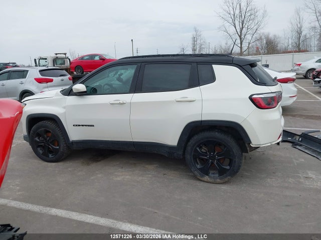 3C4NJCBB0JT318823 Jeep Compass Latitude