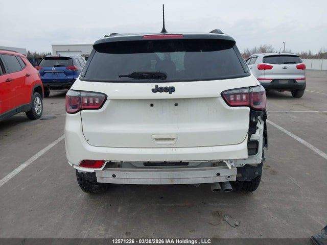 3C4NJCBB0JT318823 Jeep Compass Latitude