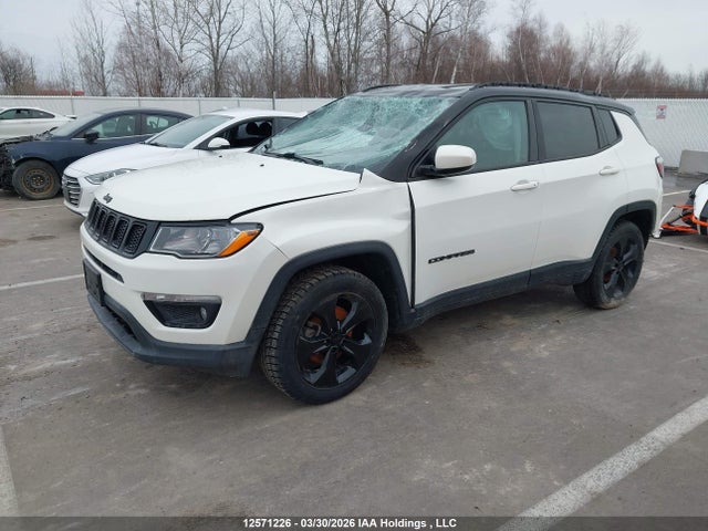 3C4NJCBB0JT318823 Jeep Compass Latitude