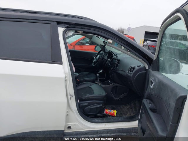 3C4NJCBB0JT318823 Jeep Compass Latitude