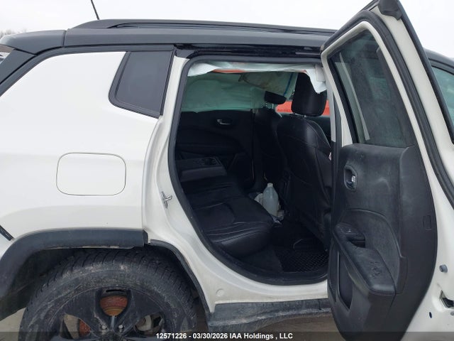 3C4NJCBB0JT318823 Jeep Compass Latitude