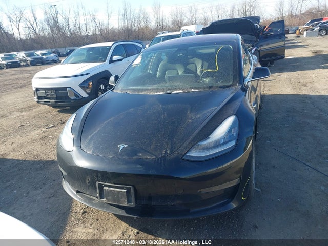 12571248 :رقم المزاد ، 5YJ3E1EA6JF020973 vin ، 2018 Tesla Model 3 مزاد بيع