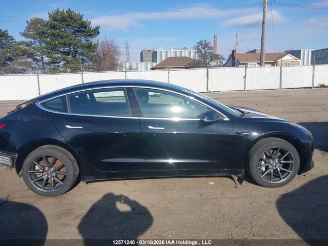 12571248 :رقم المزاد ، 5YJ3E1EA6JF020973 vin ، 2018 Tesla Model 3 مزاد بيع