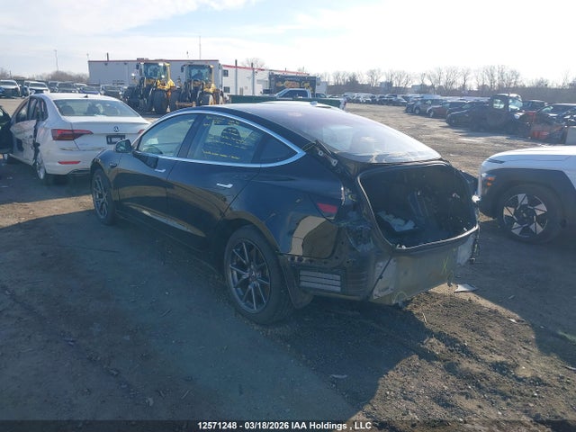 12571248 :رقم المزاد ، 5YJ3E1EA6JF020973 vin ، 2018 Tesla Model 3 مزاد بيع