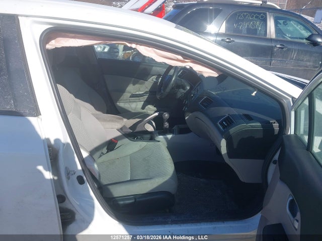 Продажа на аукционе авто 2015 Honda Civic Lx, vin: 2HGFB2E49FH049585, номер лота: 12571257