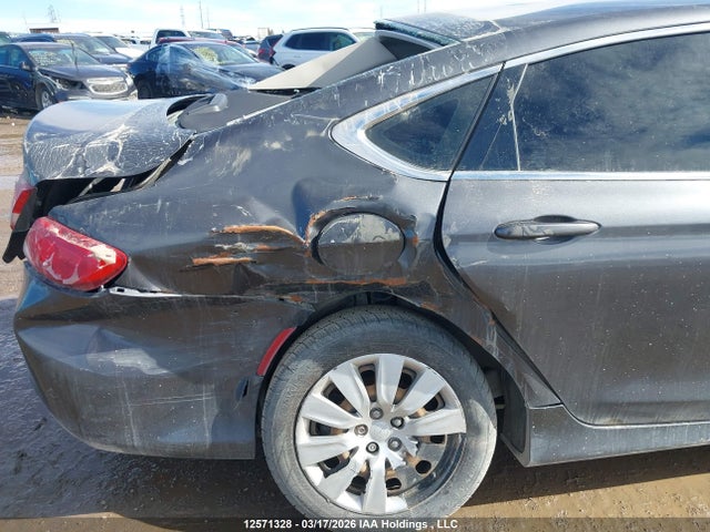 12571328 :رقم المزاد ، 1C3CCCFB3FN614720 vin ، 2015 Chrysler 200 Lx مزاد بيع