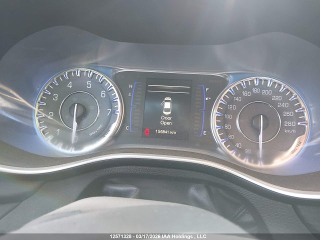 12571328 :رقم المزاد ، 1C3CCCFB3FN614720 vin ، 2015 Chrysler 200 Lx مزاد بيع