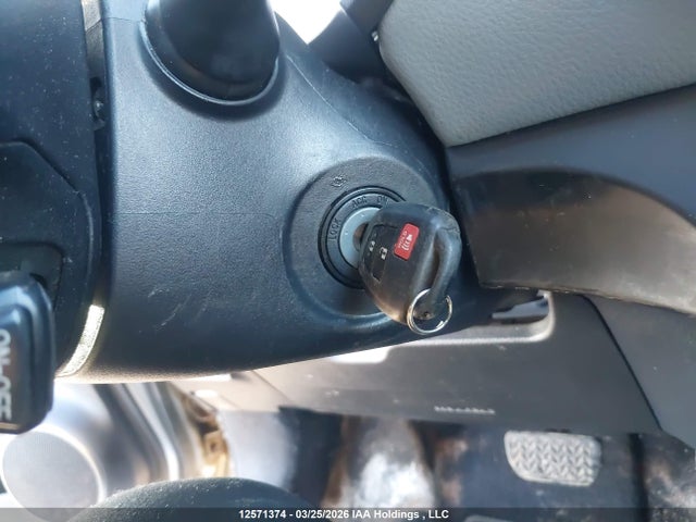 VNKKTUD30GA068015 Toyota YARIS LE