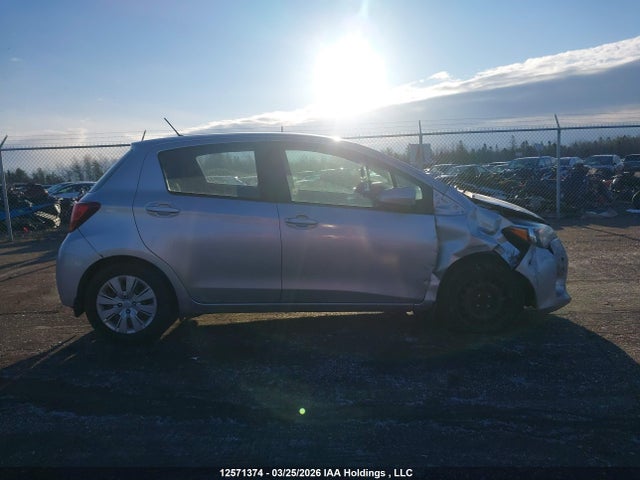 VNKKTUD30GA068015 Toyota YARIS LE