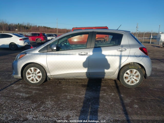 VNKKTUD30GA068015 Toyota YARIS LE
