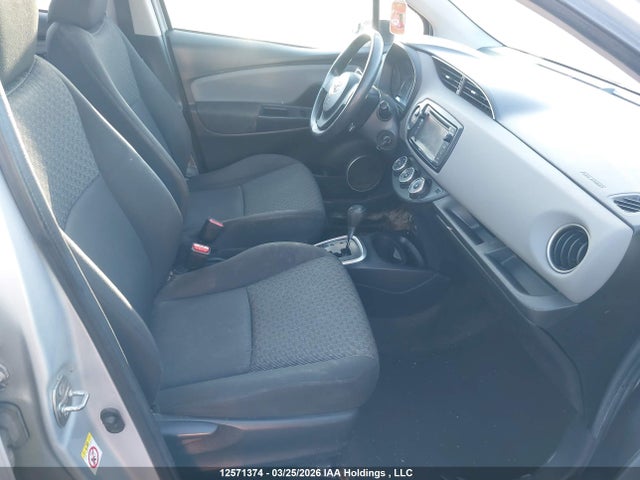 VNKKTUD30GA068015 Toyota YARIS LE