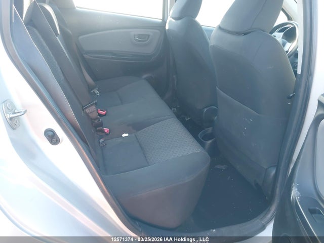 VNKKTUD30GA068015 Toyota YARIS LE