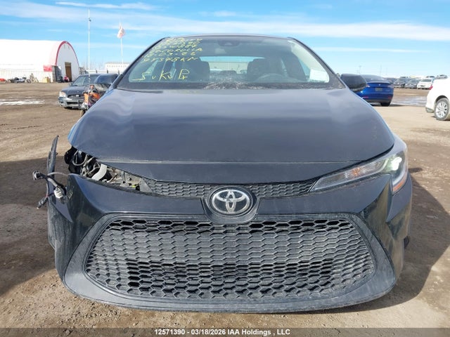 12571390 :رقم المزاد ، 5YFBPMBE1NP340887 vin ، 2022 Toyota Corolla Le مزاد بيع