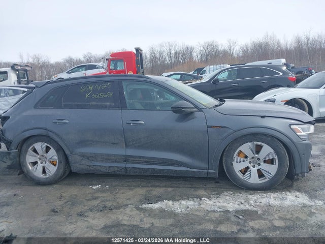 2023 Audi E-tron Chronos მანქანა იყიდება აუქციონზე, vin: WA1VAAGE1PB025654, აუქციონის ნომერი: 12571425
