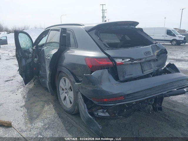 2023 Audi E-tron Chronos მანქანა იყიდება აუქციონზე, vin: WA1VAAGE1PB025654, აუქციონის ნომერი: 12571425