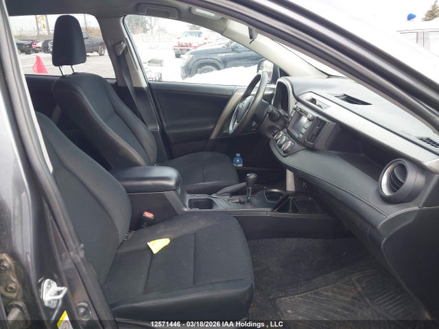 2T3ZFREV9HW324361 Toyota RAV4 LE