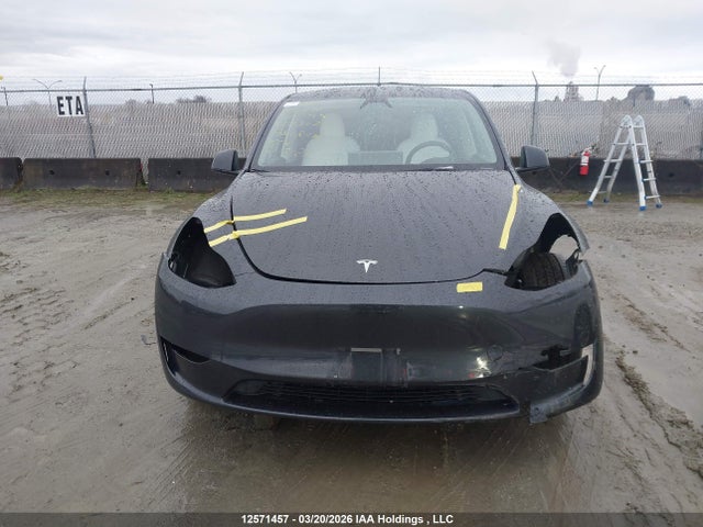 Tesla Model Y 2024 7SAYGDEE9RF993025 Image 13