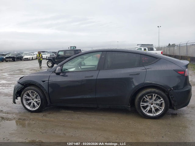 Tesla Model Y 2024 7SAYGDEE9RF993025 Image 15