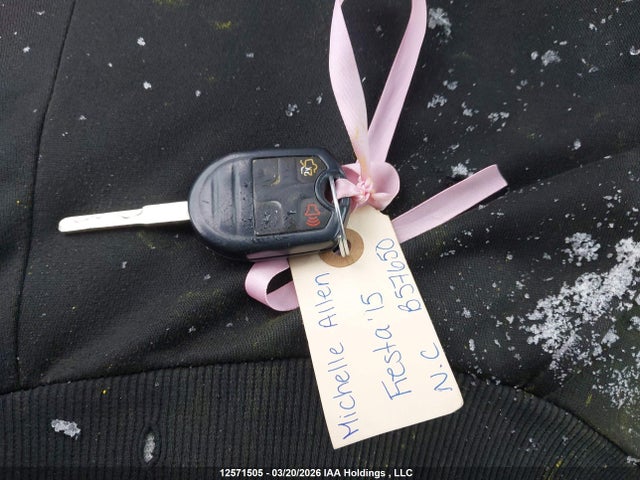 2015 Ford Fiesta Se მანქანა იყიდება აუქციონზე, vin: 3FADP4EJ7FM201654, აუქციონის ნომერი: 12571505