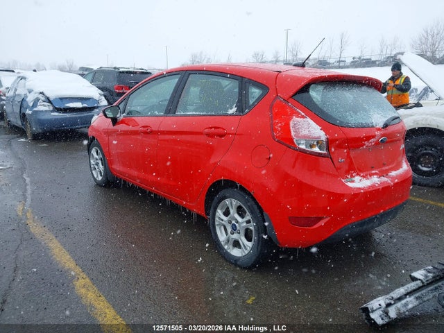 2015 Ford Fiesta Se მანქანა იყიდება აუქციონზე, vin: 3FADP4EJ7FM201654, აუქციონის ნომერი: 12571505