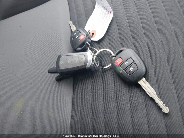 VNKKTUD38KA105935 Toyota Yaris L/le/se