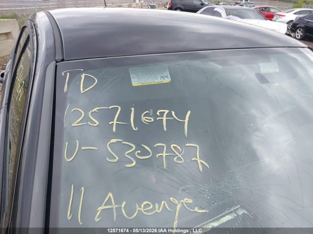 12571674 :رقم المزاد ، 1B3BD1FB3BN530787 vin ، 2011 Dodge Avenger Sxt مزاد بيع