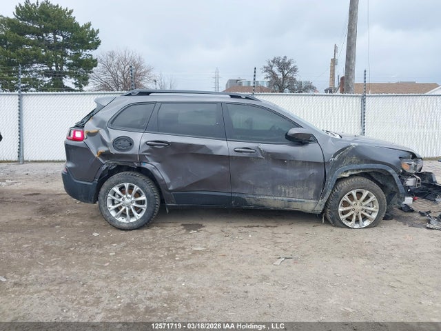 1C4PJLCB1KD246559 Jeep Cherokee Latitude