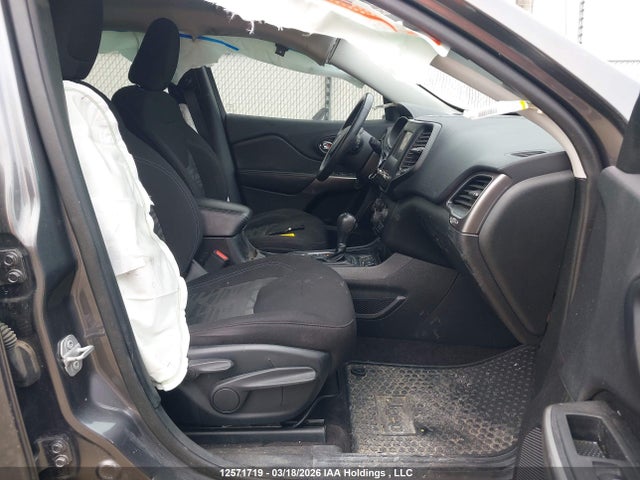 1C4PJLCB1KD246559 Jeep Cherokee Latitude