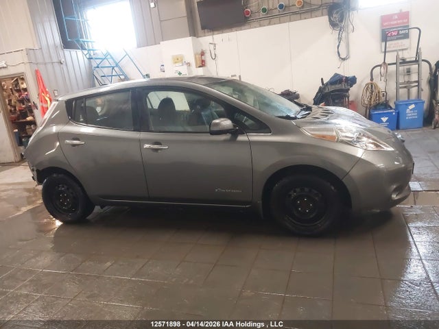 2017 Nissan Leaf S/sv/sl მანქანა იყიდება აუქციონზე, vin: 1N4BZ0CP2HC304230, აუქციონის ნომერი: 12571898