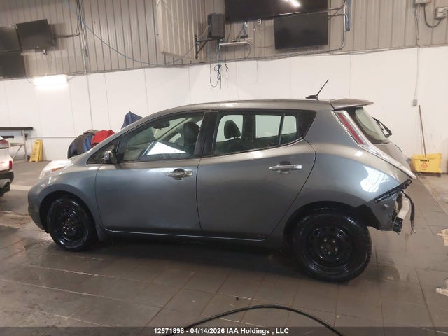2017 Nissan Leaf S/sv/sl მანქანა იყიდება აუქციონზე, vin: 1N4BZ0CP2HC304230, აუქციონის ნომერი: 12571898