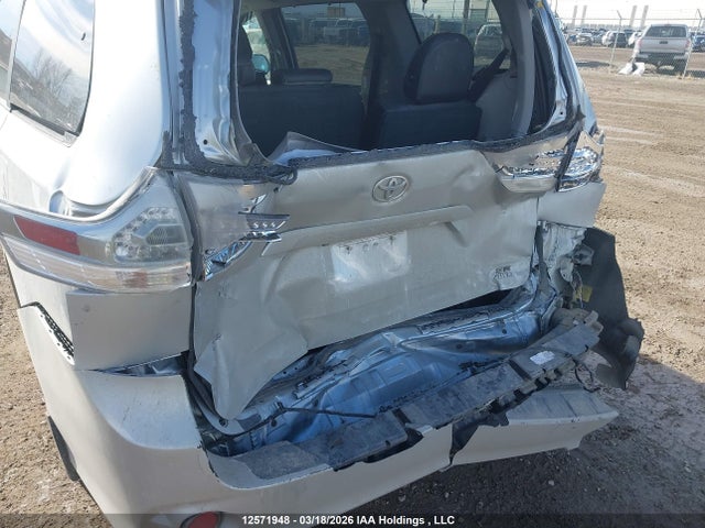 12571948 :رقم المزاد ، 5TDEZ3DC3KS222954 vin ، 2019 Toyota Sienna Se/se Premium مزاد بيع