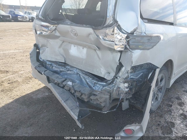 12571948 :رقم المزاد ، 5TDEZ3DC3KS222954 vin ، 2019 Toyota Sienna Se/se Premium مزاد بيع