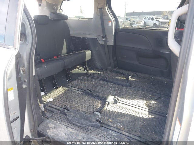 12571948 :رقم المزاد ، 5TDEZ3DC3KS222954 vin ، 2019 Toyota Sienna Se/se Premium مزاد بيع