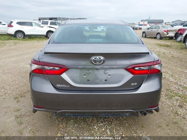 12571970 :رقم المزاد ، 4T1G11AK1NU065727 vin ، 2022 Toyota Camry Se مزاد بيع