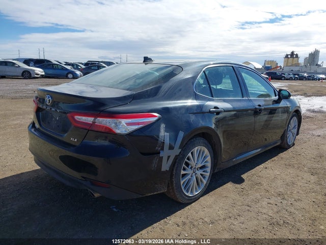 4T1B11HK2JU095216 Toyota CAMRY XLE