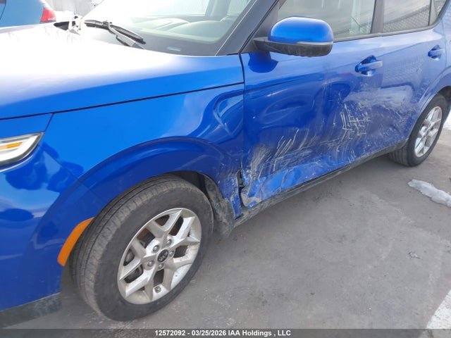 2021 Kia Soul მანქანა იყიდება აუქციონზე, vin: KNDJ33AU9M7781113, აუქციონის ნომერი: 12572092