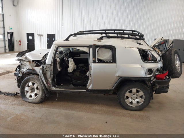 2007 Toyota Fj Cruiser მანქანა იყიდება აუქციონზე, vin: JTEBU11F770039681, აუქციონის ნომერი: 12572117