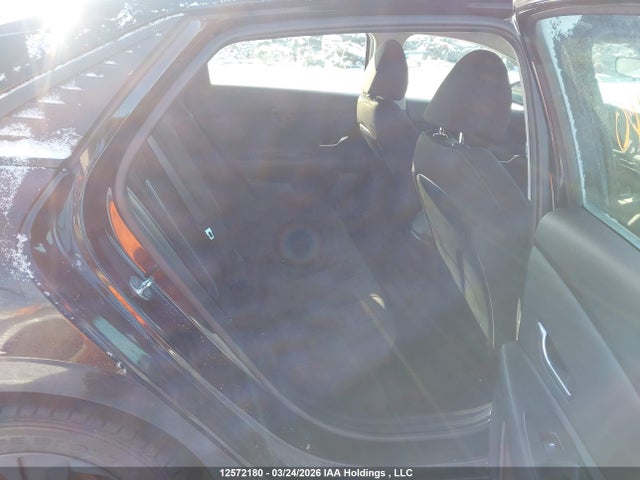 KMHLM4AG7NU335711 Hyundai Elantra Preferred Ivt