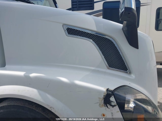 2014 Volvo Vn L მანქანა იყიდება აუქციონზე, vin: 4V4NC9EH2EN172173, აუქციონის ნომერი: 12572239