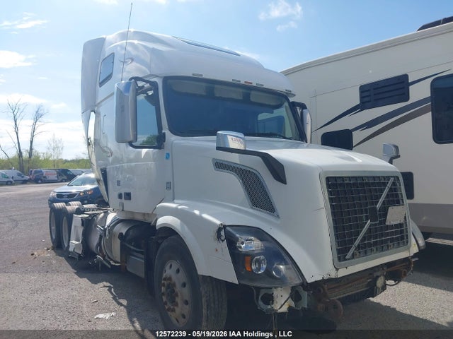 2014 Volvo Vn L მანქანა იყიდება აუქციონზე, vin: 4V4NC9EH2EN172173, აუქციონის ნომერი: 12572239