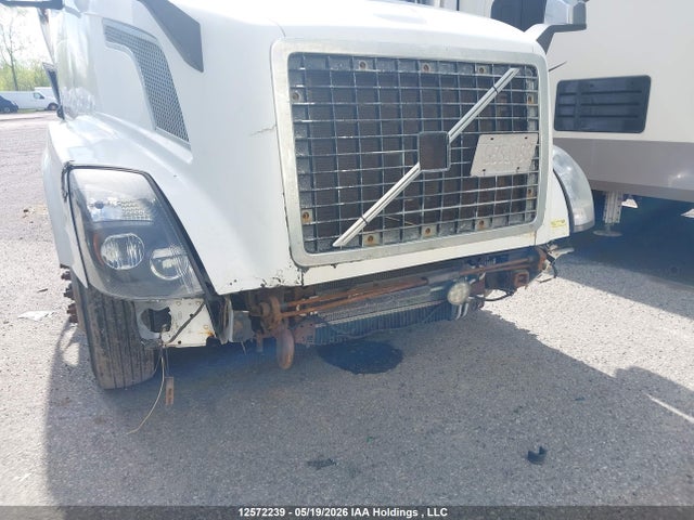 2014 Volvo Vn L მანქანა იყიდება აუქციონზე, vin: 4V4NC9EH2EN172173, აუქციონის ნომერი: 12572239
