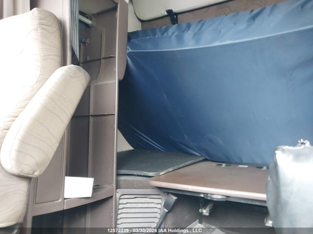 2014 Volvo Vn L მანქანა იყიდება აუქციონზე, vin: 4V4NC9EH2EN172173, აუქციონის ნომერი: 12572239
