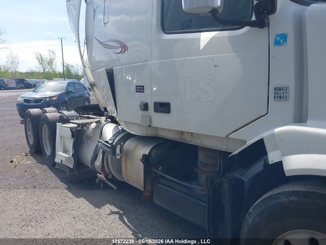2014 Volvo Vn L მანქანა იყიდება აუქციონზე, vin: 4V4NC9EH2EN172173, აუქციონის ნომერი: 12572239
