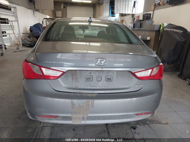 12572280 :رقم المزاد ، 5NPEC4AC7DH647811 vin ، 2013 Hyundai Sonata مزاد بيع