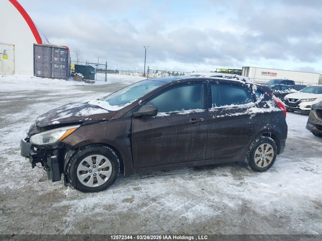 2015 Hyundai Accent Le მანქანა იყიდება აუქციონზე, vin: KMHCT5AE3FU207622, აუქციონის ნომერი: 12572344