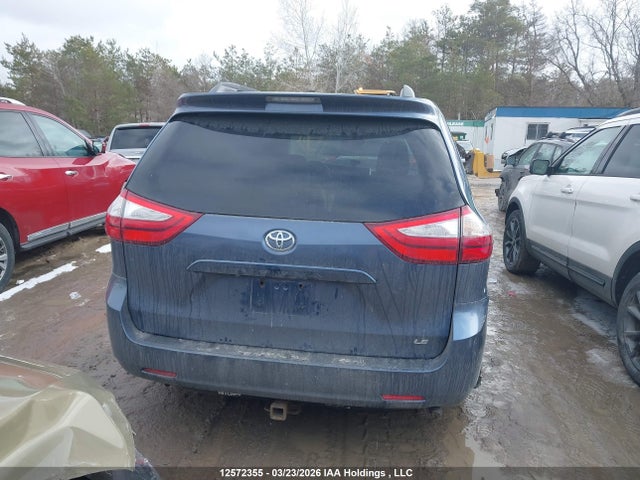 12572355 :رقم المزاد ، 5TDKK3DC2FS556468 vin ، 2015 Toyota Sienna مزاد بيع