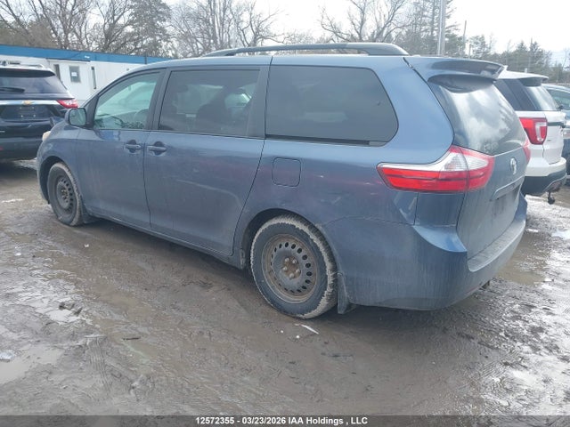 12572355 :رقم المزاد ، 5TDKK3DC2FS556468 vin ، 2015 Toyota Sienna مزاد بيع