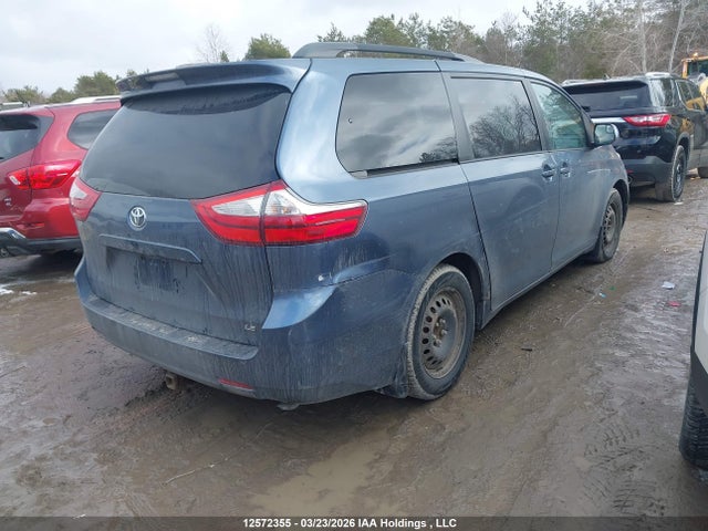 12572355 :رقم المزاد ، 5TDKK3DC2FS556468 vin ، 2015 Toyota Sienna مزاد بيع