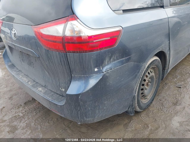 12572355 :رقم المزاد ، 5TDKK3DC2FS556468 vin ، 2015 Toyota Sienna مزاد بيع